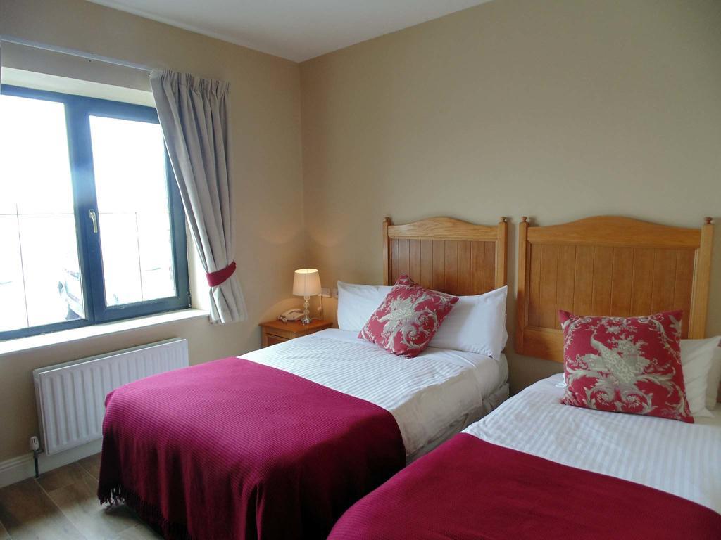 Ostan Oilean Acla Hotel Achill Sound Eksteriør billede